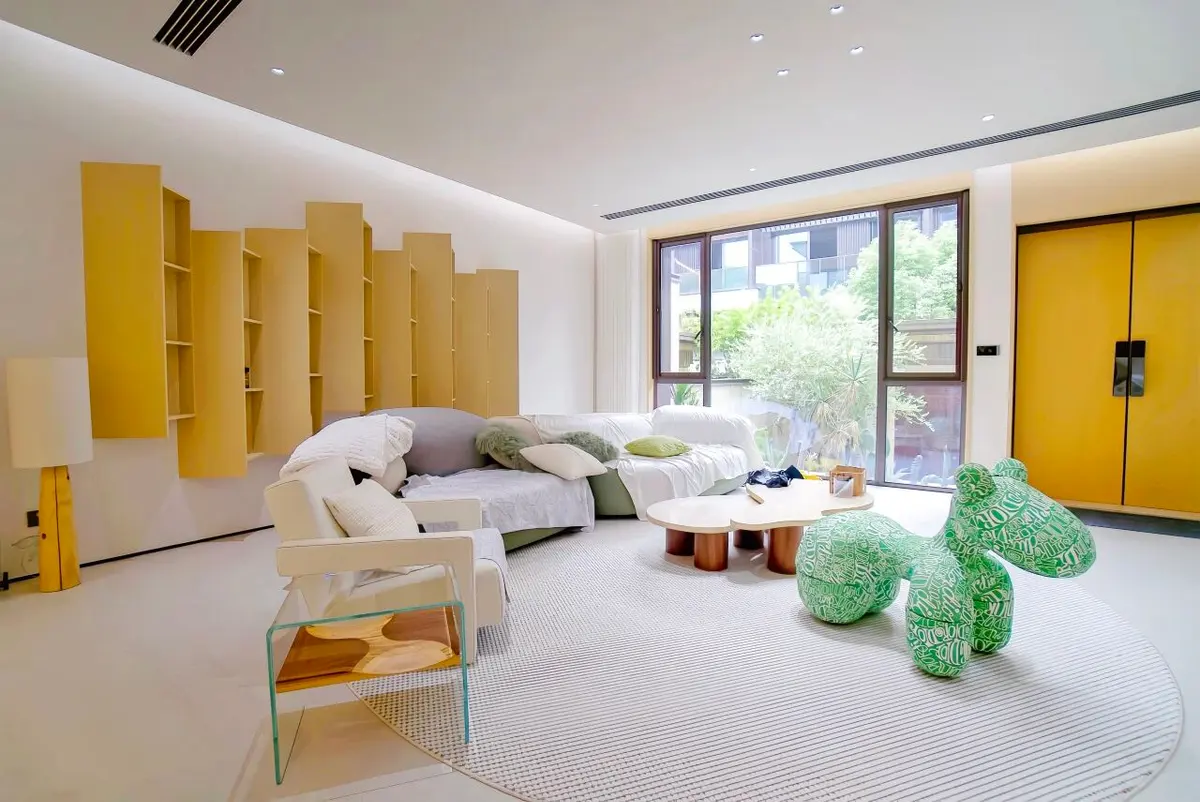 Above the Lingnan Prestige, Crafting a Soulful Retreat in Luxury Homes — photo 4