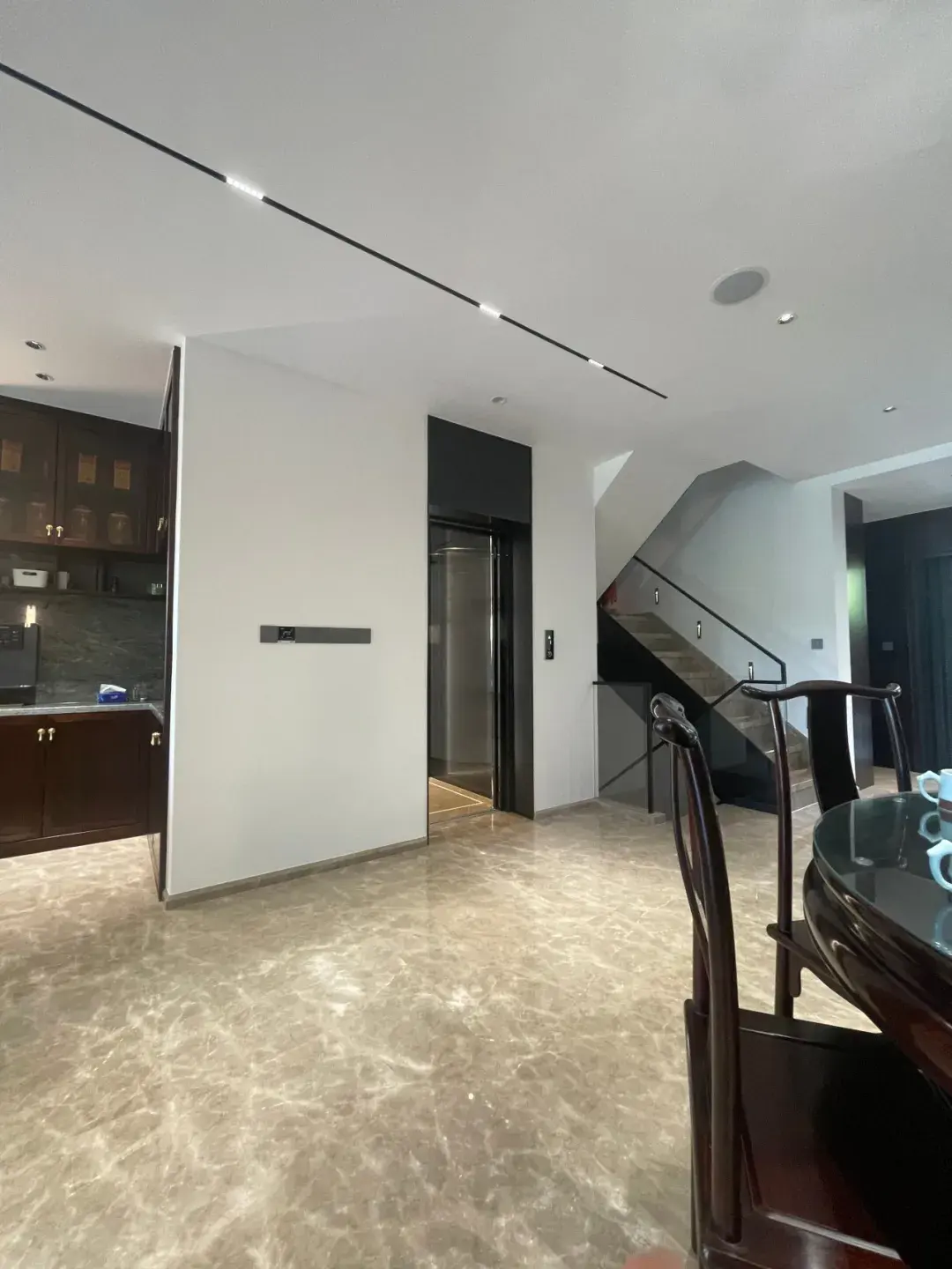 Franz: A private elevator in a neo-Chinese-style residence captures the charm of Suzhou — photo 3