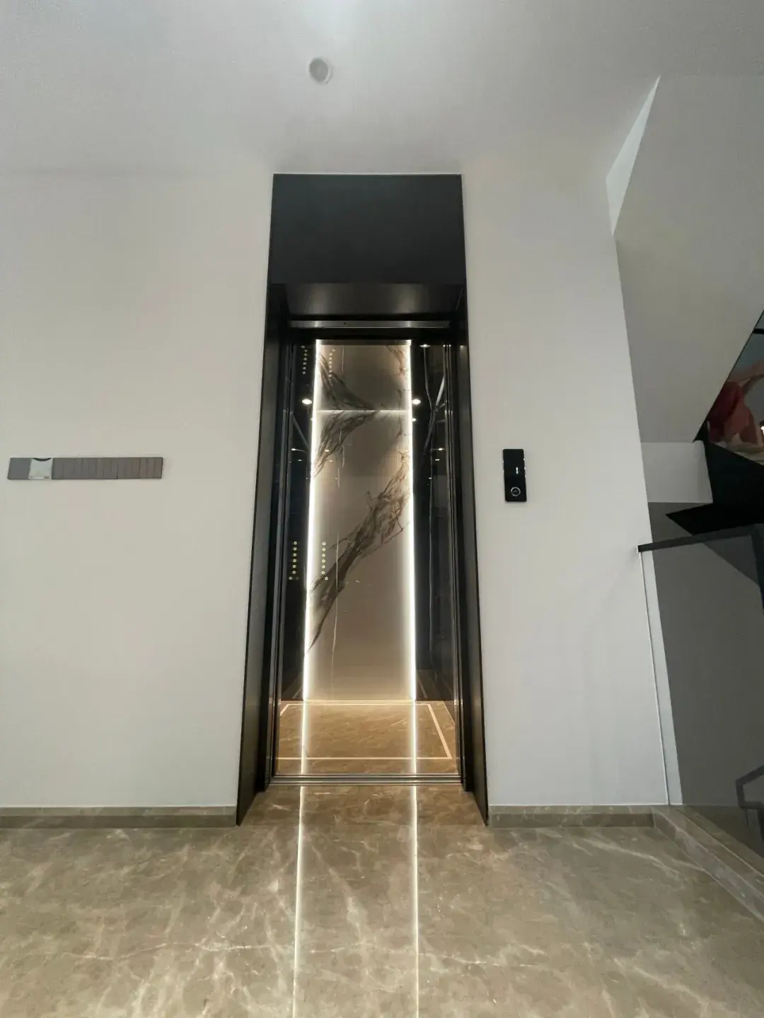 Franz: A private elevator in a neo-Chinese-style residence captures the charm of Suzhou — photo 6