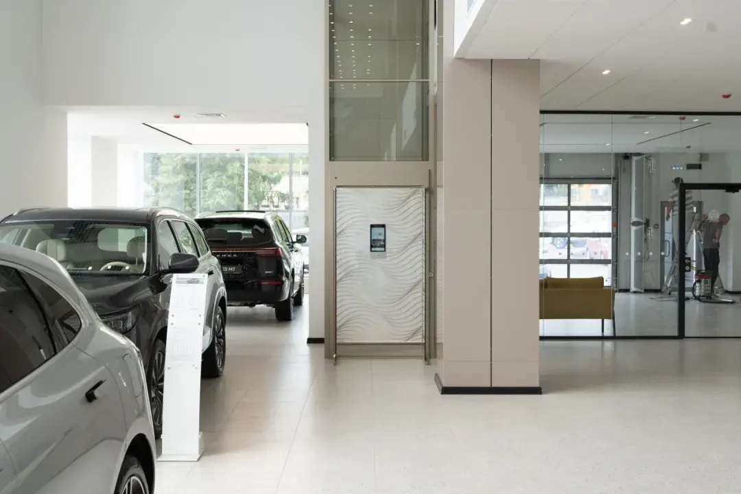 Franz debuts at Huawei's Wenjie 4S store in Russia, ushering in a new era of smart travel — photo 1