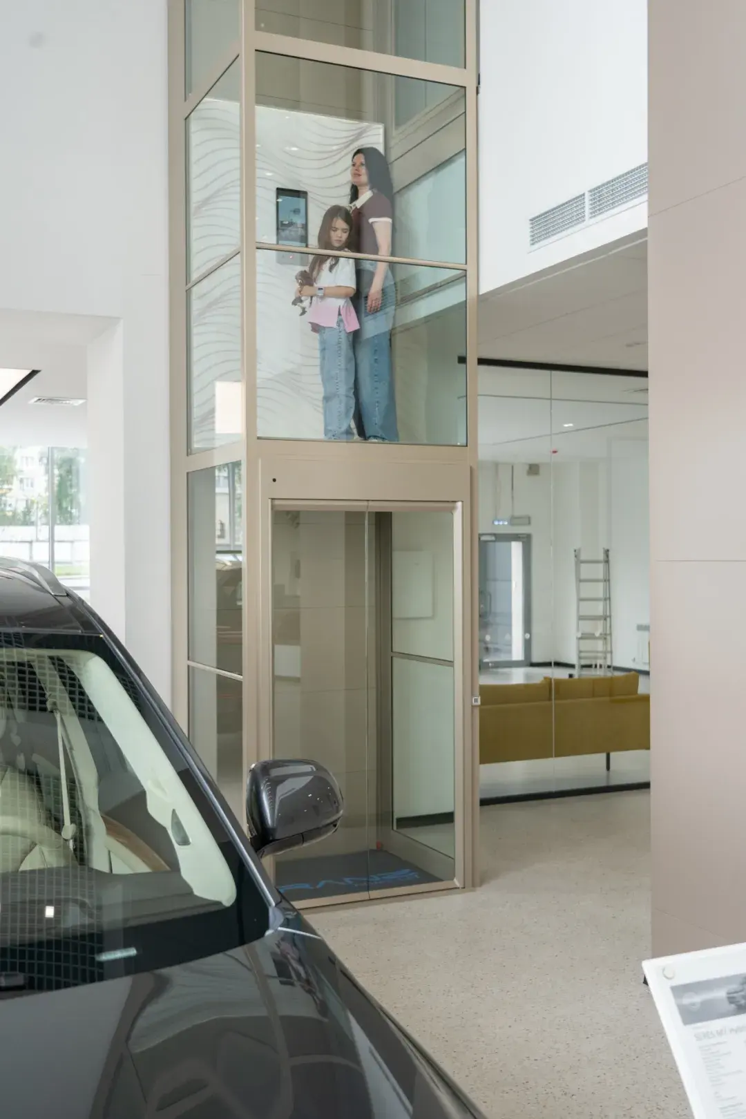 Franz debuts at Huawei's Wenjie 4S store in Russia, ushering in a new era of smart travel — photo 3