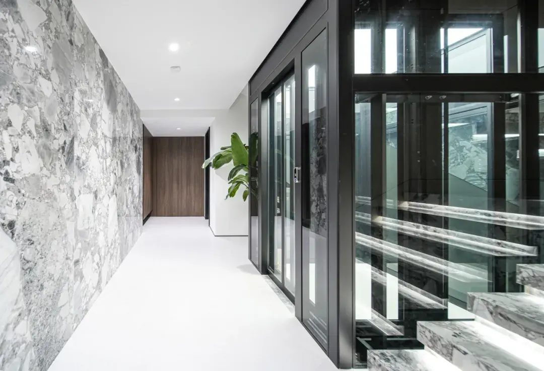 Franz | Paying tribute to the high-end life realm with Italian minimalist luxury — photo 3