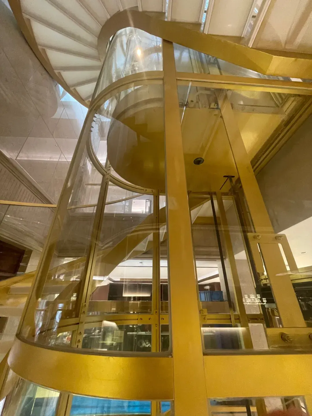 Franz: Semi-circular private elevator creates a new look for garden aesthetics — photo 8