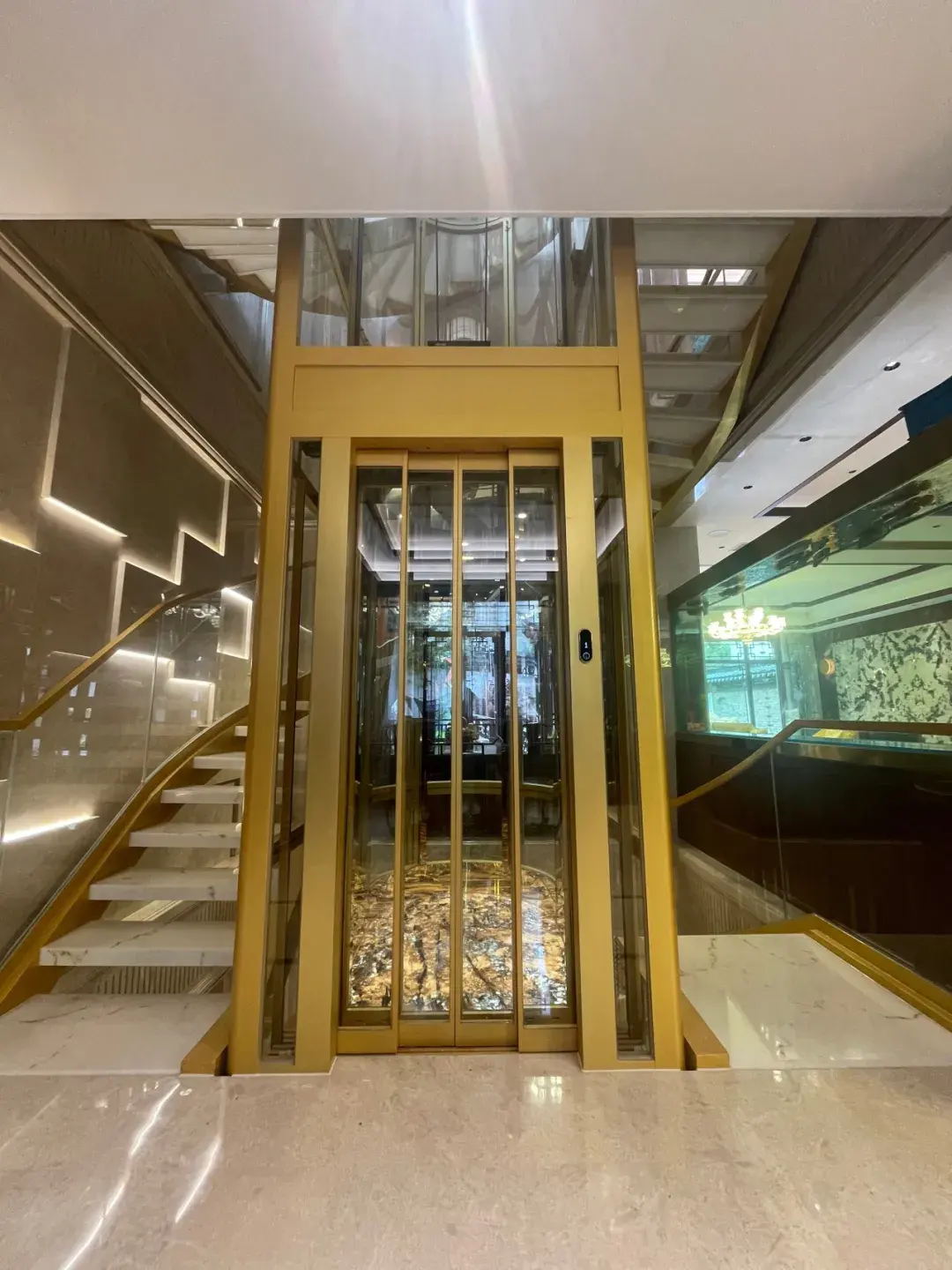 Franz: Semi-circular private elevator creates a new look for garden aesthetics — photo 9